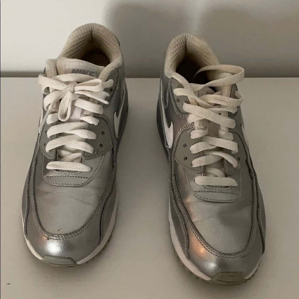 Nike Silver Airmax